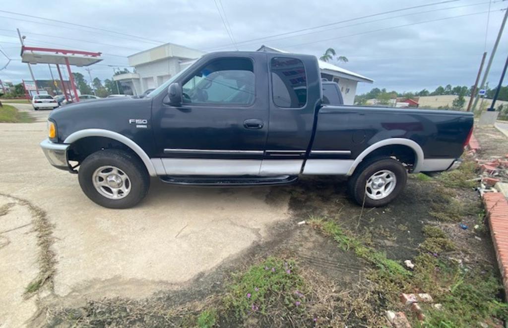 Ford F-150 photo 2